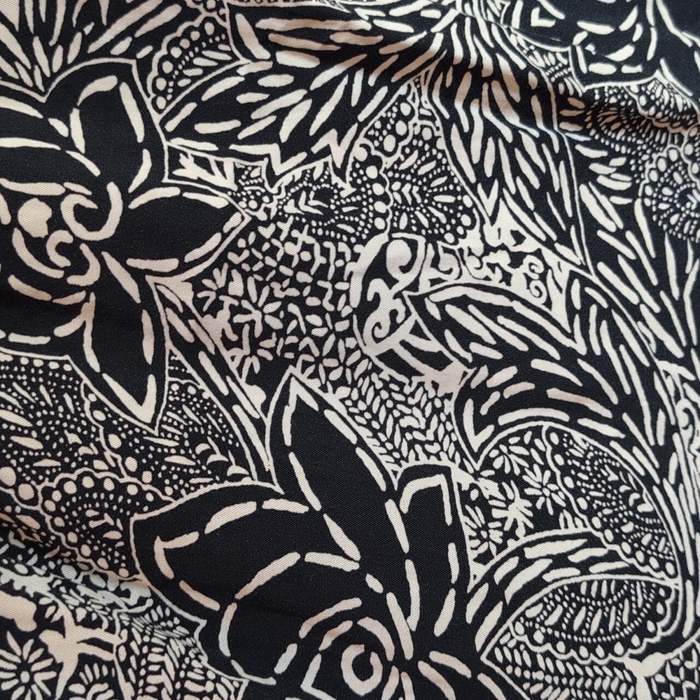 HOLDING HORSES Black and Cream Sleeveless Floral High Low Hem Midi Dress - Picture 6 of 9